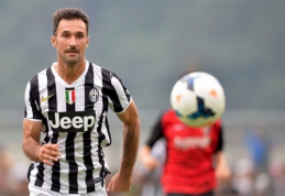 "Juventus" atsisveikino su M.Vučiničiumi ir F.Peluso