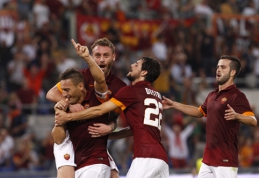 "Roma" sutriuškino "Chievo", o "Juventus" prarado pirmuosius taškus