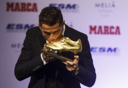 "Auksinį batelį" atsiėmęs C.Ronaldo: asmeniniai trofėjai man taip pat patinka