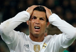 C.Ronaldo pasipiktino vėl vedamas tikrintis į dopingo kambarį (VIDEO)