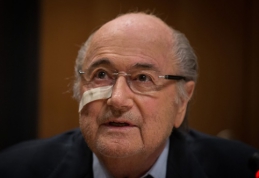 Nuo futbolo nušalintas S. Blatteris ir toliau gauna atlyginimą iš FIFA