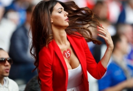 POP: žvilgsnius stadione kaustanti B.Dzemaili žmona (FOTO)