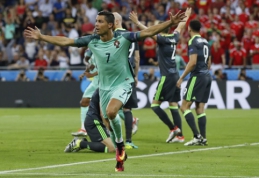 M.Platini pasivijęs C.Ronaldo nutiesė portugalams kelią į finalą (FOTO, VIDEO)