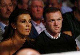 W. Rooney nuo kritikų stojo ginti žmona