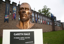 Netikėtai išgarsėjęas skulptorius E.Santosas pristatė naują darbą - G.Bale'o biustą