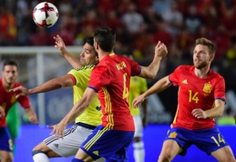 Ispanija ir Kolumbija išsiskyrė lygiosiomis, italai sutriuškino Urugvajų (VIDEO)