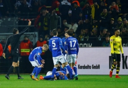 "Schalke" pasiekė neįtikėtinas lygiąsias Dortmunde, "Bayern" patyrė pirmąją nesėkmę prie J. Heynckeso (VIDEO)