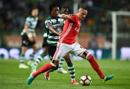 POP: Šunų rungtynes tarp "Benfica" ir "Sporting" nutraukė apsauga (VIDEO)
