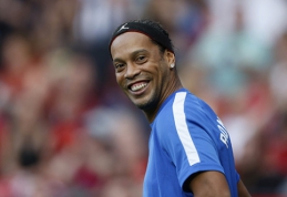POP: Ronaldinho ketina vesti dvi moteris