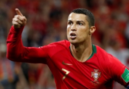 Po įspūdingo C. Ronaldo pasirodymo - futbolo garsenybių pagyros