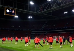 "Ajax" fanai naktį bandė sudrumsti Madrido "Real" žaidėjų ramybę