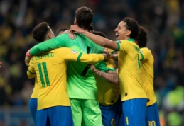 Brazilai po dramatiškos 11 m. baudinių serijos žengė į pusfinalį