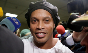 Ronaldinho sugrįš į aikštę ir padės D. Maradonos treniruojamam klubui?