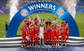 Buvusią savo komandą pražudęs K. Comanas padovanojo „Bayern“ ekipai šeštąjį Čempionų lygos trofėjų