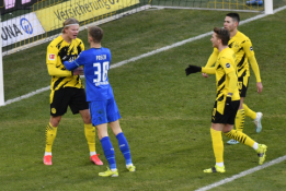 „Borussia“ tik rungtynių pabaigoje išsigelbėjo nuo pralaimėjimo 