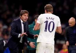 Kol derybos su A. Conte sustojusios, „Tottenham“ nori pratęsti kontraktą su H. Kane'u