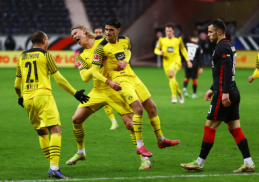 Dortmundo „Borussia“ rungtynių pabaigoje išplėšė dramatišką pergalę