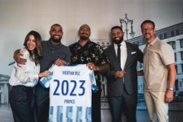 Naują kontraktą K. Prince'as Boatengas pristatė dovanodamas 2023 kebabus „Hertha“ fanams