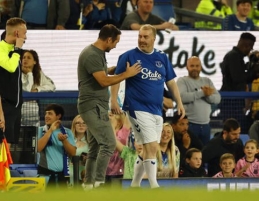 „Everton“ draugiškose rungtynėse pagerbė faną, pagelbėjusį Ukrainai karo metu