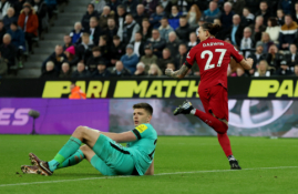 „Liverpool“ išvykoje palaužė mažumoje likusius „Newcastle“ futbolininkus