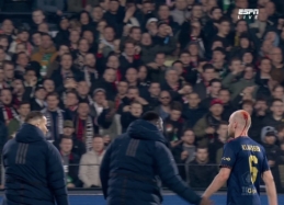 Visiška gėda: „Feyenoord“ gerbėjų mestas daiktas praskėlė galvą D. Klaassenui
