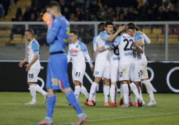 „Napoli“ iškovojo sunkią pergalę prieš „Lecce“ futbolininkus