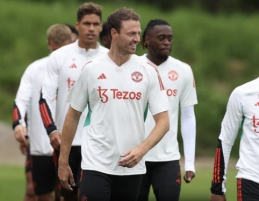 „Man Utd“ kiek netikėtai susigrąžino J. Evansą