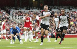 „Arsenal“ pametė taškus prieš mažumoje likusią „Fulham“ ekipą