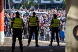 Nesusipratimas Amsterdame – „Ajax“ sirgaliai griovė stadioną po skaudaus pralaimėjimo, sporto direktorius – atleistas