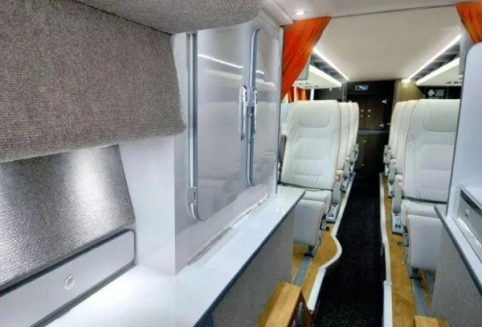 POP: 400 tūkst. kainuojantis "Man Utd" autobusas - su virtuve ir 45 TV ekranais (FOTO)