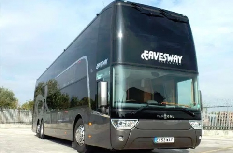 "Man Utd" futbolininkai važinėja prabangiu autobusu