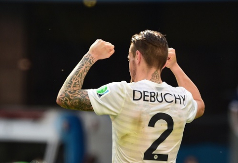 Liepos 2 d. transferai ir gandai: M.Debuchy viena koja "Arsenal" klube