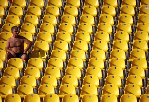 A lygoje - tušti stadionai