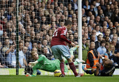 "West Ham" savo aikštėje skėlė antausį Anglijos čempionams, "Liverpool" ir toliau barsto taškus (VIDEO)