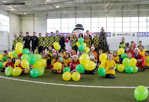 "Kauno" futbolininkai vaikams dalijo kalėdinę nuotaiką 