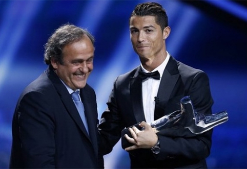 Aršiausi C.Ronaldo fanai M.Platini namą apspardė kamuoliais (VIDEO)