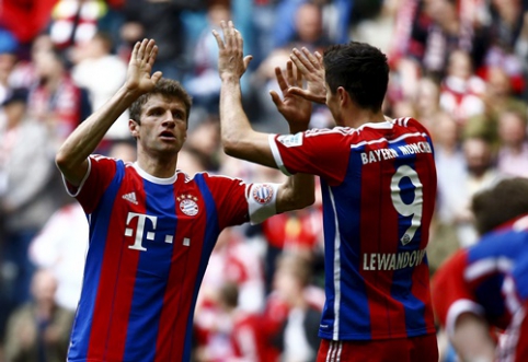"Bayern" sutriuškino "Eintracht", "Borussia" nusileido "Gladbach" ekipai (VIDEO)