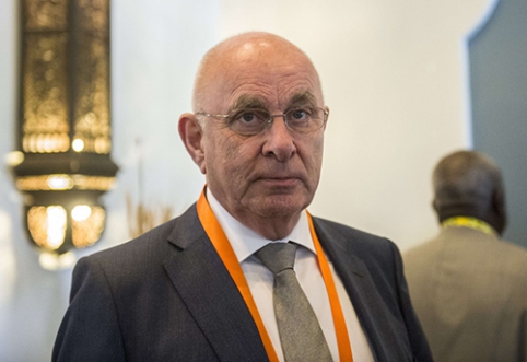 M. van Praagas atsiėmė kandidatūrą FIFA prezidento rinkimuose