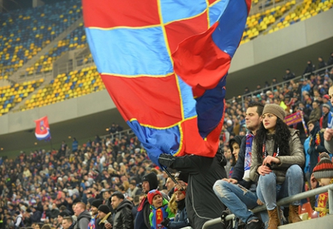 Bukarešto derbio metu Giedrių Arlauskį sužeidė futbolo chuliganų mestas degantis užtaisas (VIDEO)