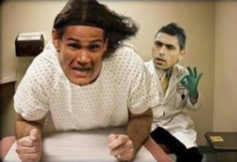 Linksmai: G.Jaros poelgis prieš E.Cavani (FOTO)
