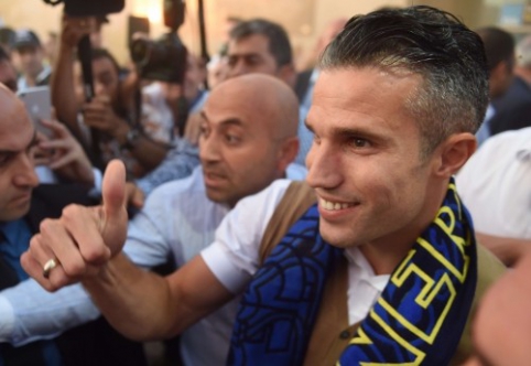 Oficialu: R. van Persie tapo "Fenerbahce" nariu