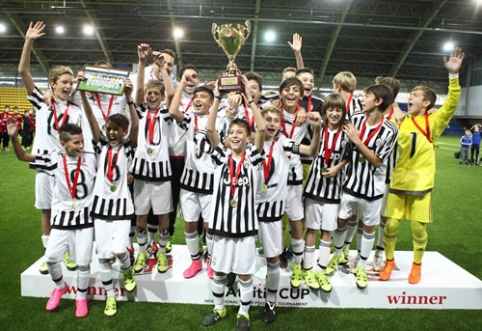 Iš Lietuvos "Juventus" vaikai išvyksta su čempionų taure bei gerais įspūdžiai