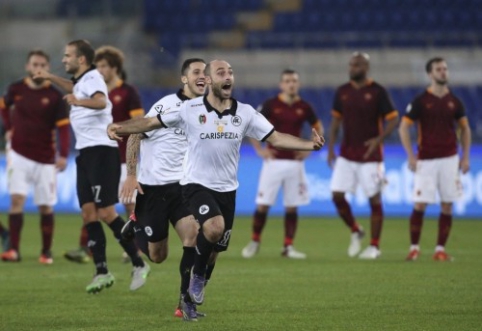 Coppa Italia: netikėtos "Roma" ir "Fiorentina" nesėkmės bei triuškinanti "Juvės" pergalė Turino derbyje (VIDEO)