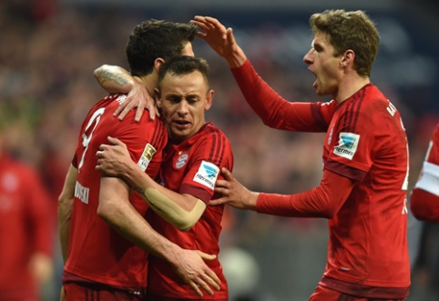 Vokietijoje - eilinė "Bayern" pergalė ir Chicharito "hat-trickas" (VIDEO)
