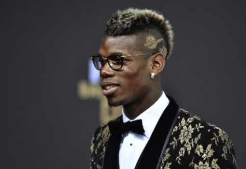 "Ballon d'Or" ceremonijos metu P. Pogba pasirašė ant "Barcelona" marškinėlių (VIDEO)