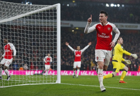 "Arsenal" tapo vienvaldžiu lyderiu, Mančesterio klubai naujuosius pradėjo pergalėmis (VIDEO)