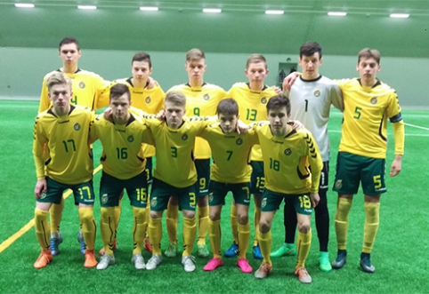 U-17 rinktinė antrą kartą išvykoje pranoko Estijos futbolininkus 