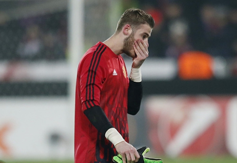 "Man Utd" toliau nesiseka - apšilimo metu traumą patyrė D.De Gea (FOTO)