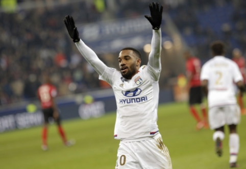 "West Ham" vasarą medžios A. Lacazette'ą