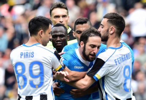 Serie A: "Napoli" ir Milano klubai pralaimėjo, "Viola" sužaidė lygiosiomis, o Romos derbyje triumfavo "giallorossi" (VIDEO)